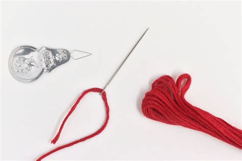 how to thread an embroidery needle: how does the art of embroidery reflect cultural values?